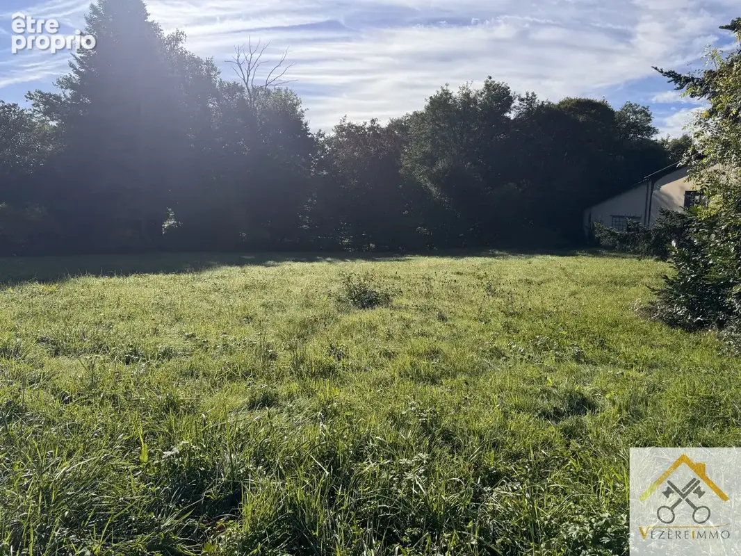 Terrain à DONZENAC