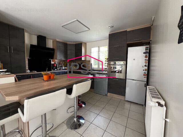 Maison 103 m² à Savigny-Le-Temple  - photo 2