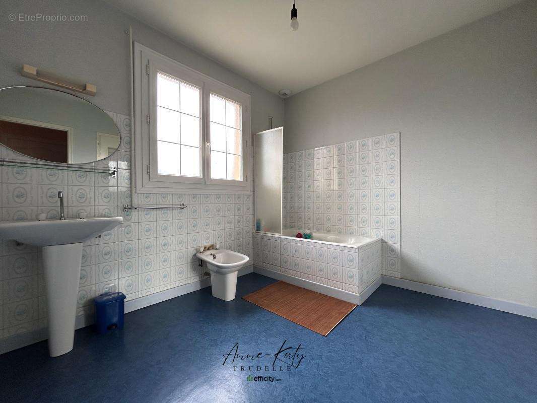 Maison à SAINT-GEORGES-DE-POINTINDOUX