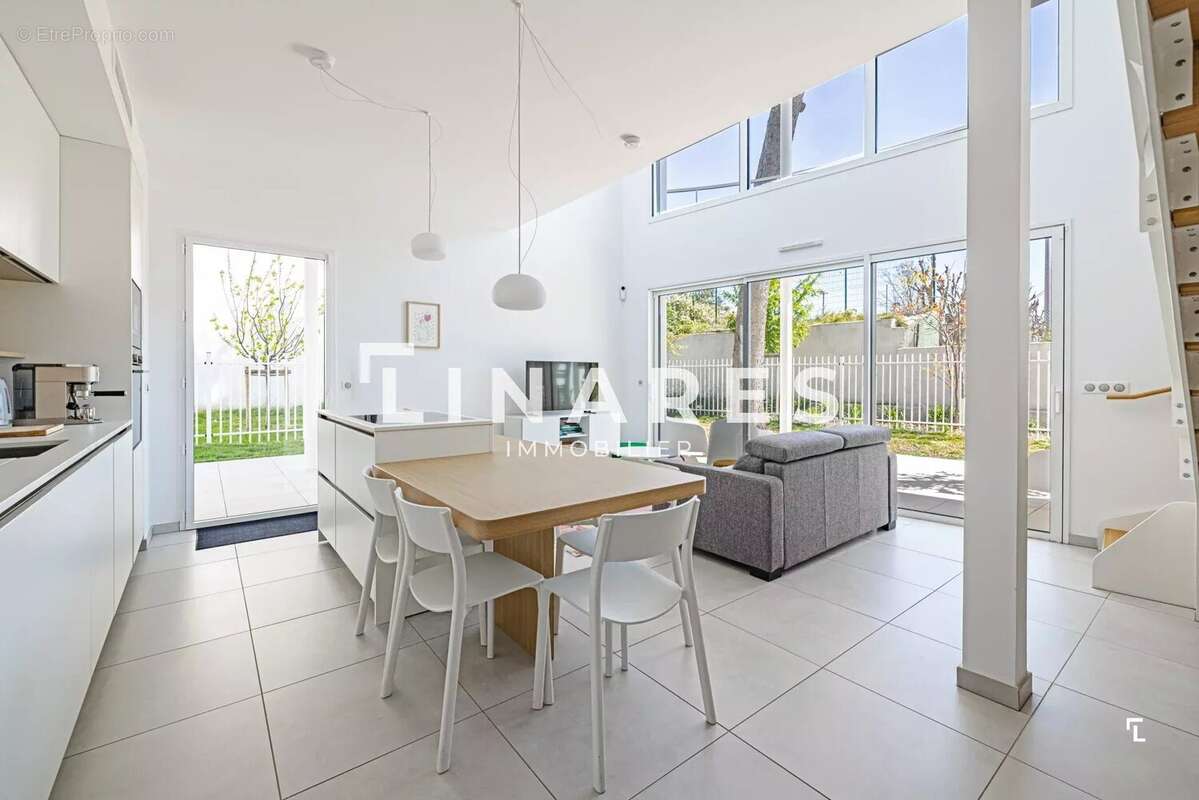 Appartement à MARSEILLE-8E