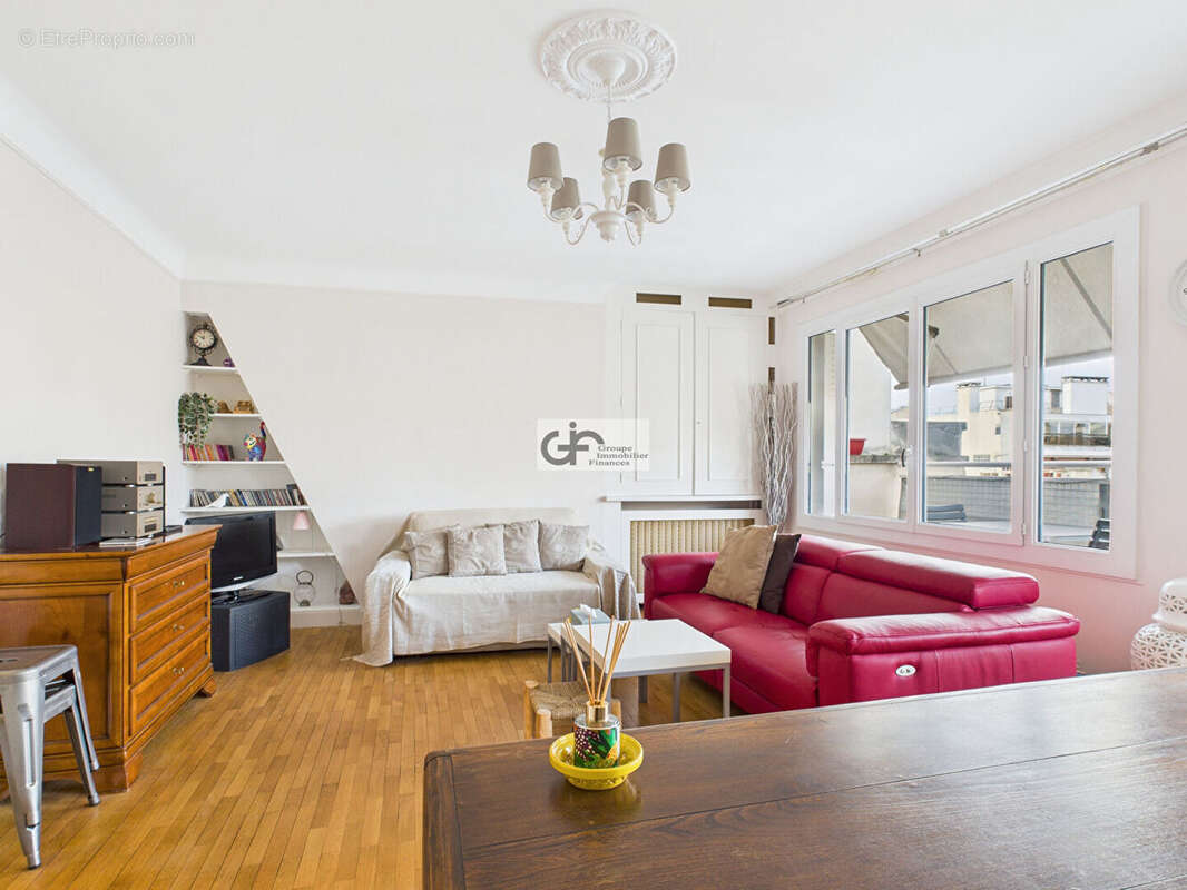 Appartement à PARIS-16E