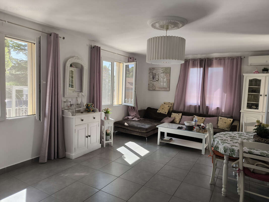 Maison à LA MOTTE-D&#039;AIGUES