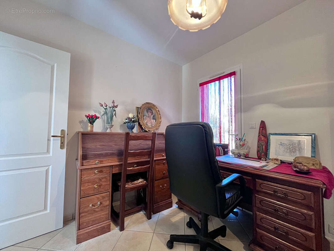 A VENDRE - Maison Le Cloitre Saint Thegonnec 5 pièce(s) - photo 12