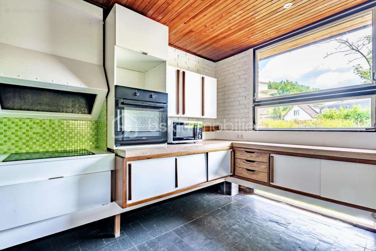 Maison à MARNES-LA-COQUETTE