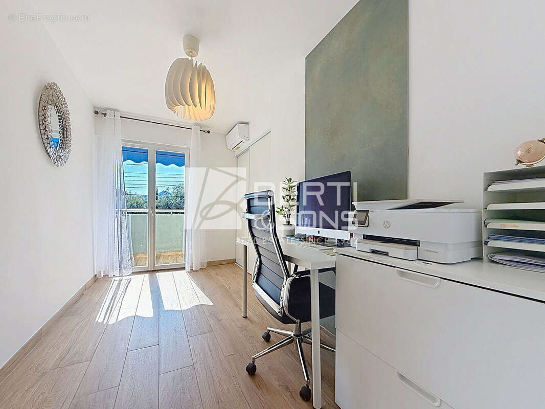 Appartement à MANDELIEU-LA-NAPOULE