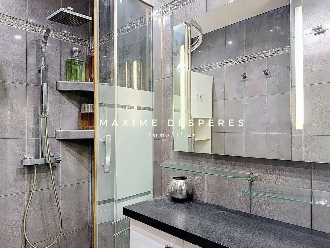 Appartement à NEUILLY-SUR-SEINE