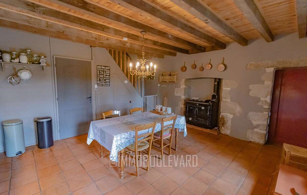 Maison à CHARRON