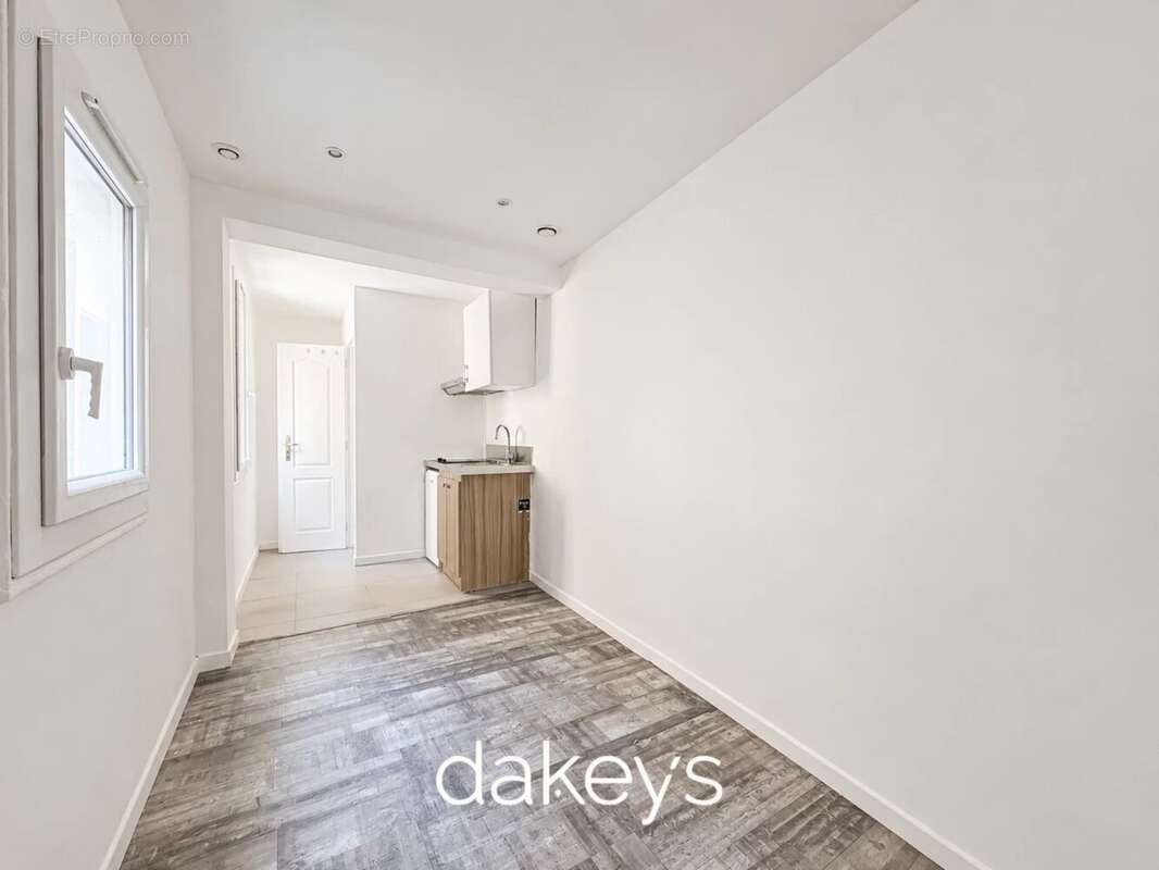 A Vendre Marseille 13006 Castellane - T2 au calme - photo 2