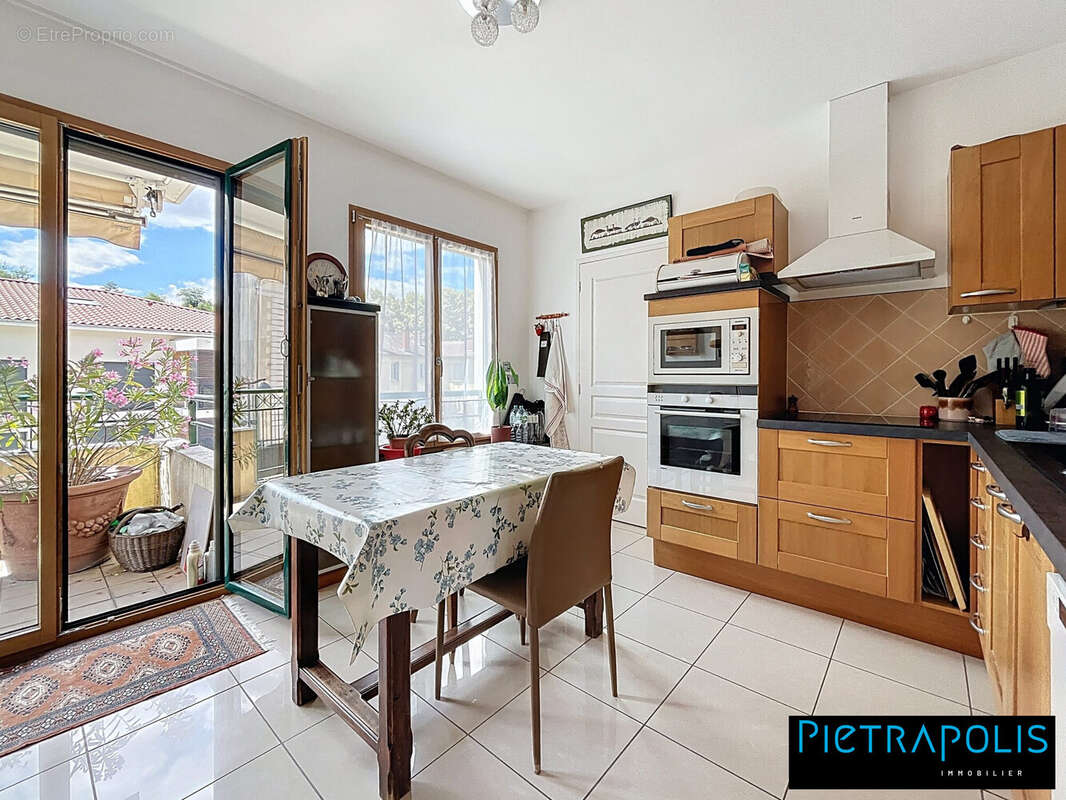 Appartement à CHARBONNIERES-LES-BAINS