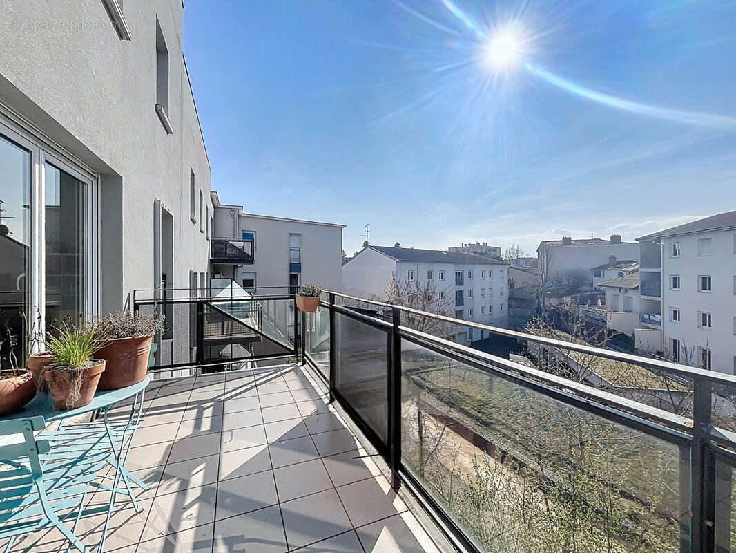 Appartement à TASSIN-LA-DEMI-LUNE