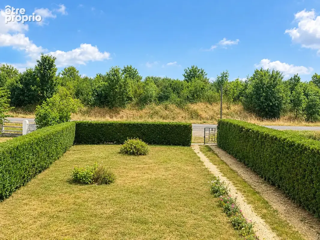 Maison en pierre avec fort potentiel - Terrain de 792 m² - photo 12