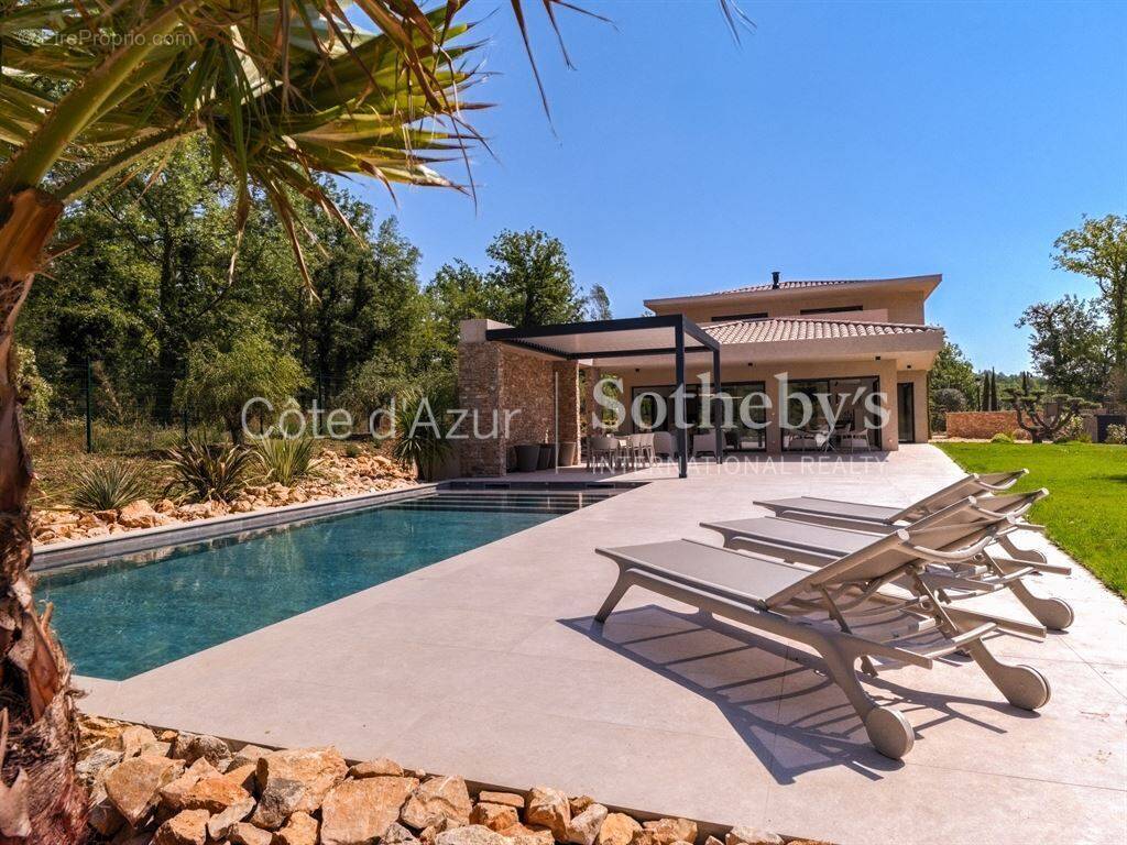 Maison à TOURRETTES