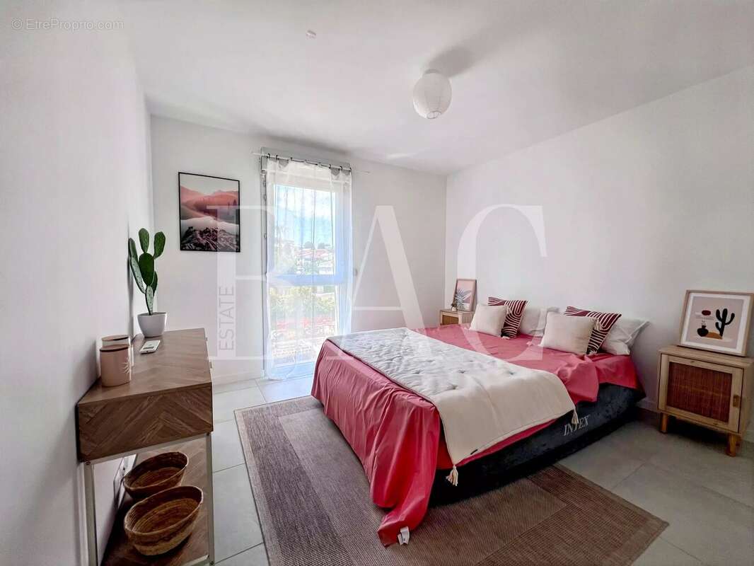 Vue mer panoramique pour ce superbe appartement lumineux 4 pièces à Antibes - photo 10