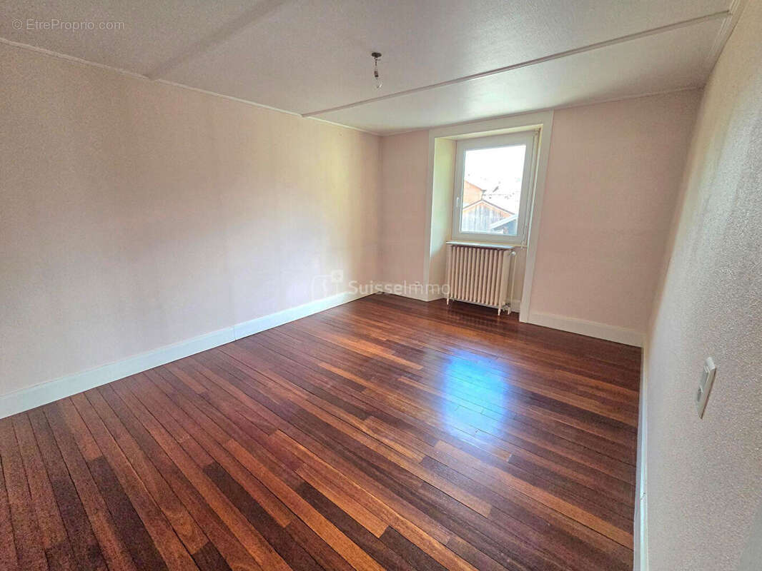 Appartement t5 111.1 m² 169000 euros - photo 3