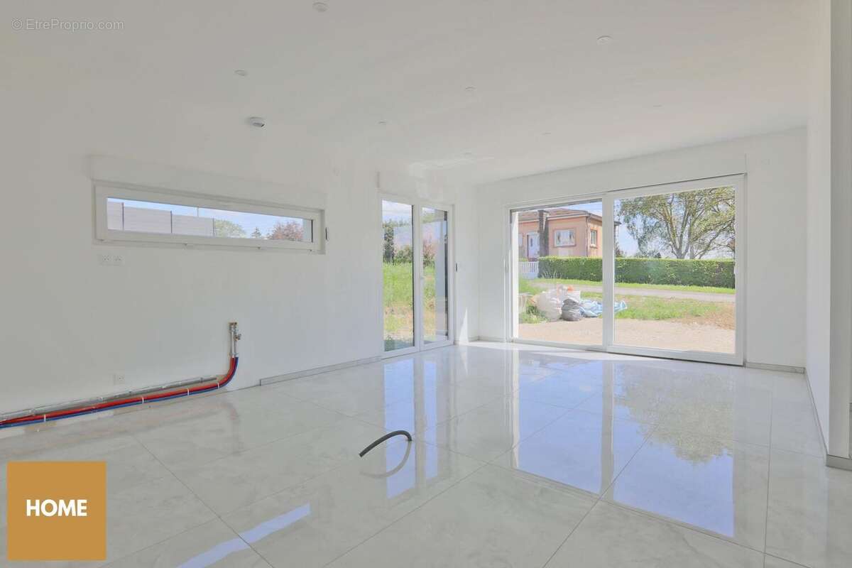 Maison à BRIN-SUR-SEILLE