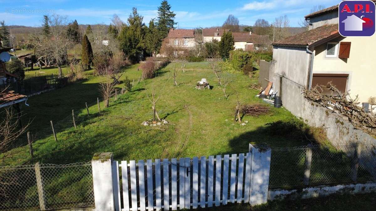Terrain 901 m² à Prat-Bonrepaux  - photo 3