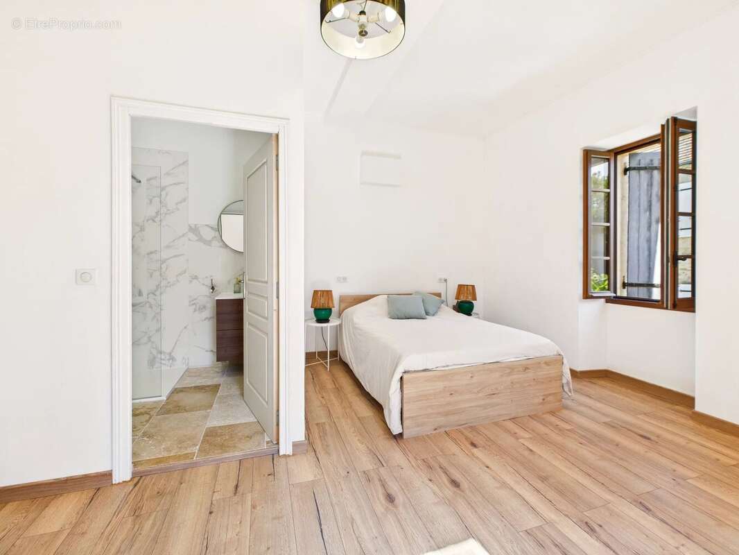 Maison à BEYNAC-ET-CAZENAC