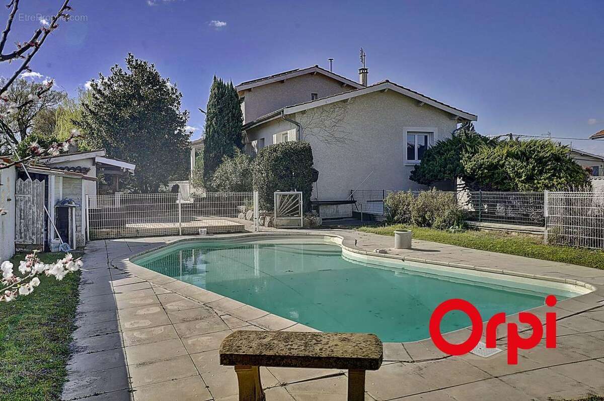 Maison à CAILLOUX-SUR-FONTAINES