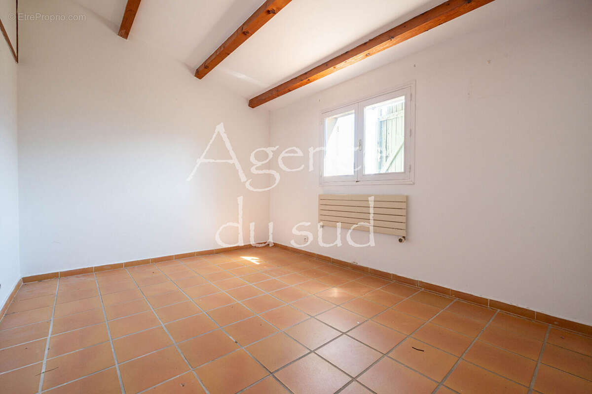 Grande maison de 270 m² sur un terrain de 3000 m² - Fort potentiel - photo 11
