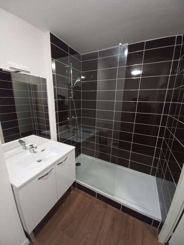 Salle d&#039;eau - Appartement à REIMS