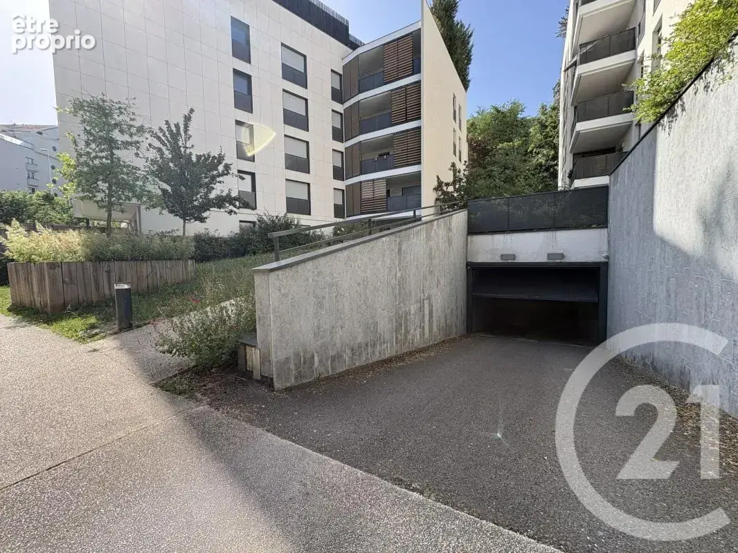 Parking à LYON-9E