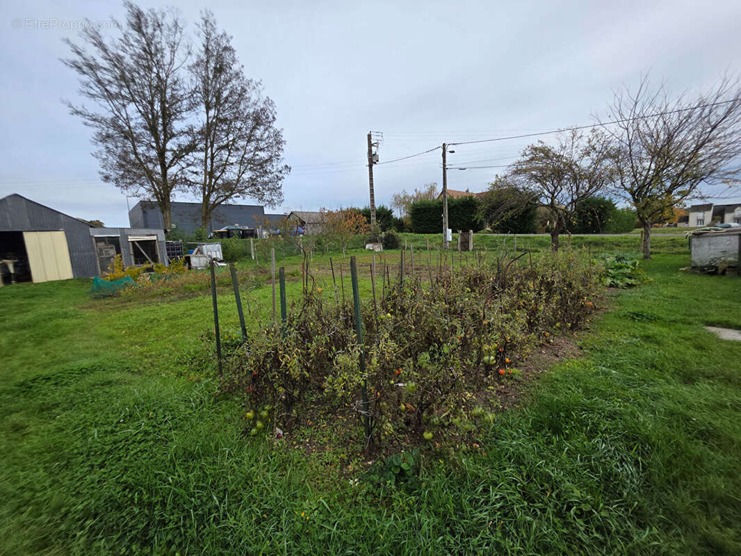 Maison à YZEURES-SUR-CREUSE