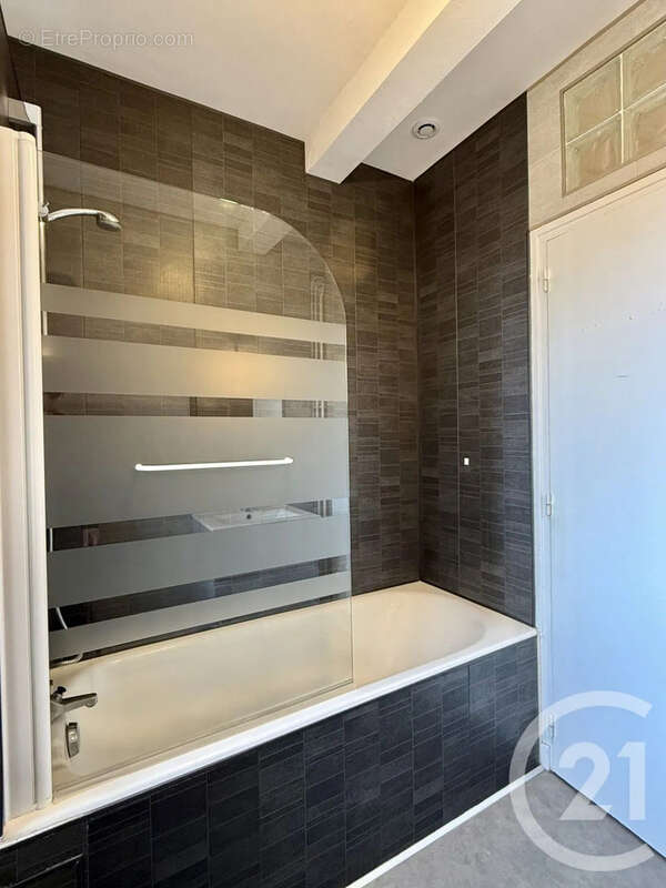 Appartement à YZEURE