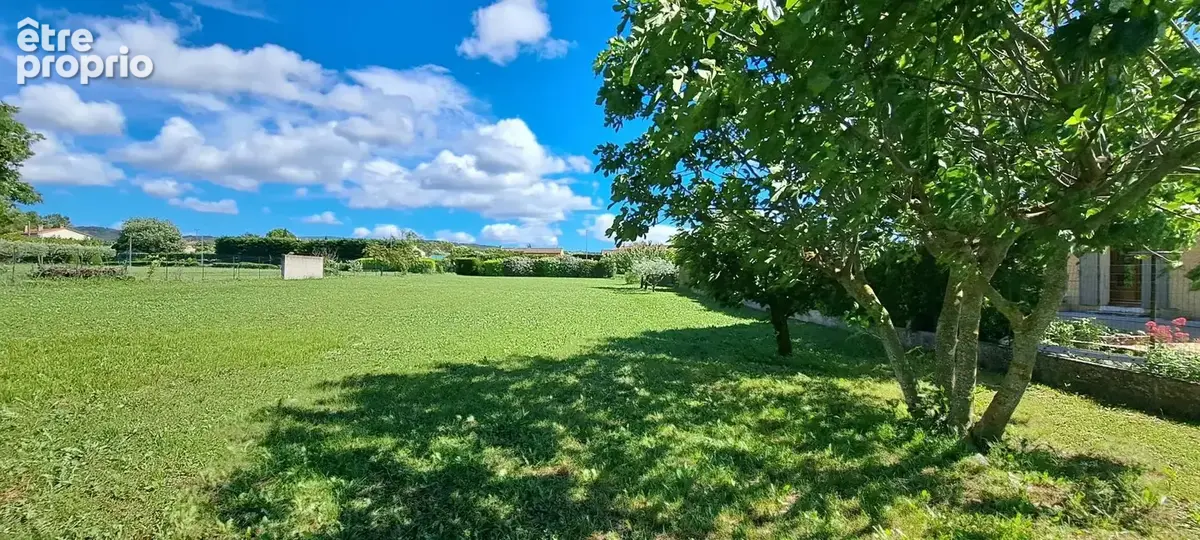 Terrain à PERNES-LES-FONTAINES