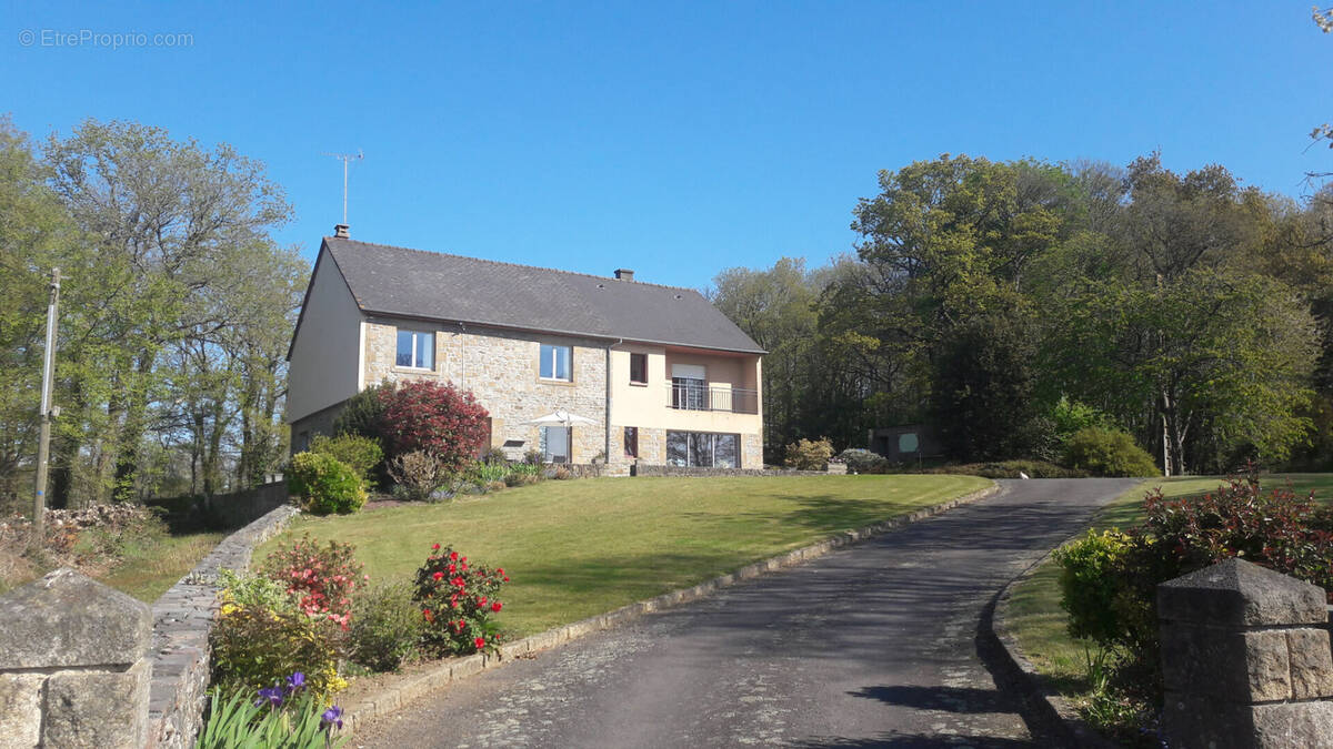 Maison à LOUVIGNE-DU-DESERT