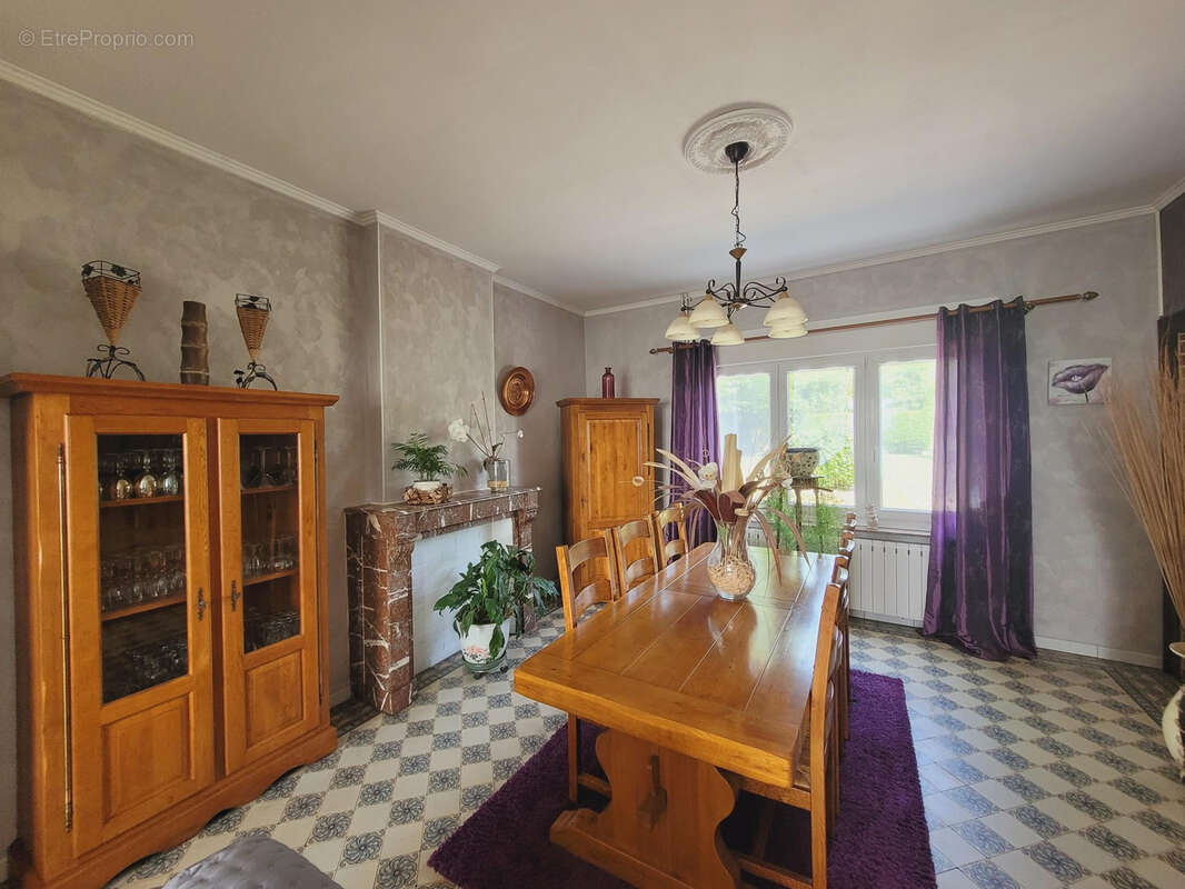 Maison à AVESNES-SUR-HELPE