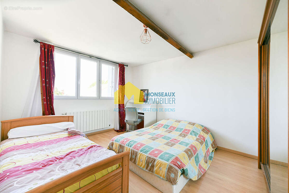 Maison à SAINTE-GENEVIEVE-DES-BOIS