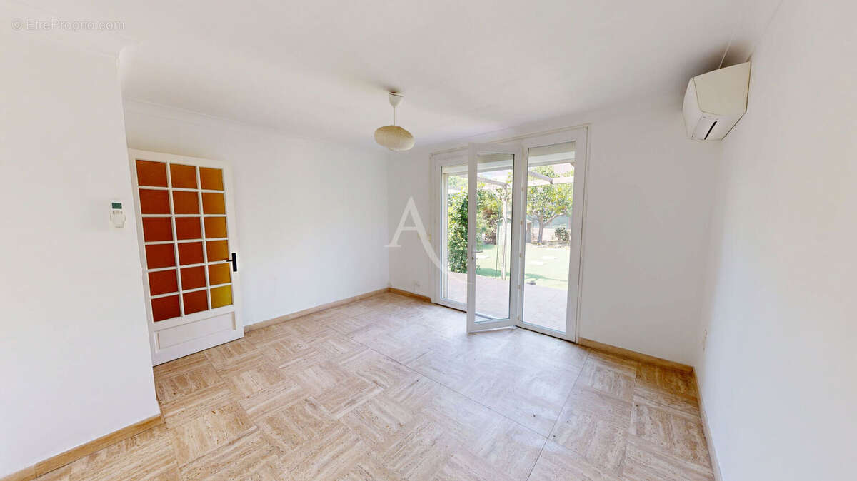 Maison 126 m² avec jardin, garage et fort potentiel d'aménagement  Narbonne quartier EDF - photo 8