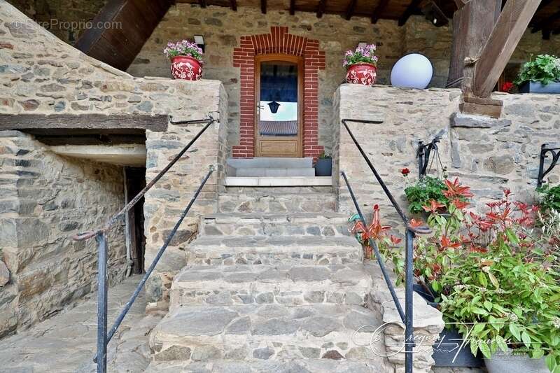 Maison à LARAJASSE
