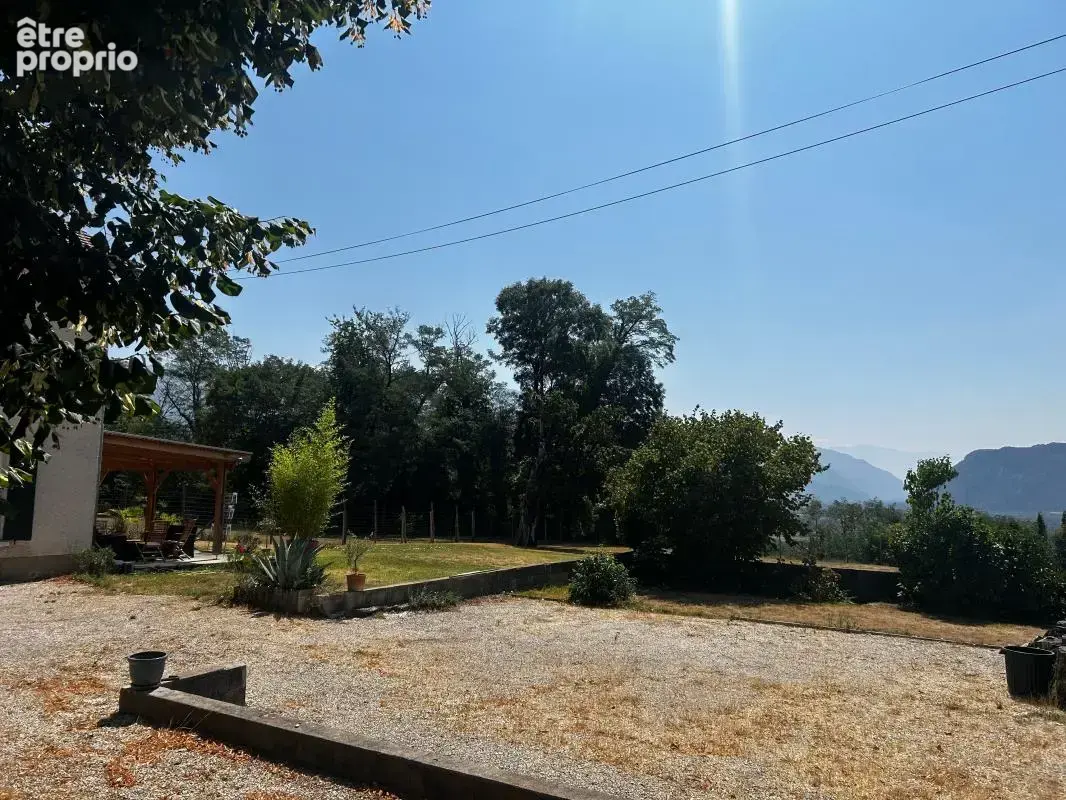 Magnifique corps de ferme en pisé rénové de 224 m² habitables sur 2 153 m² de terrain - photo 4