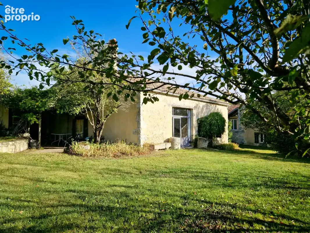 Belle maison de caractere en pierres avec 3,5ha et lac - photo 21