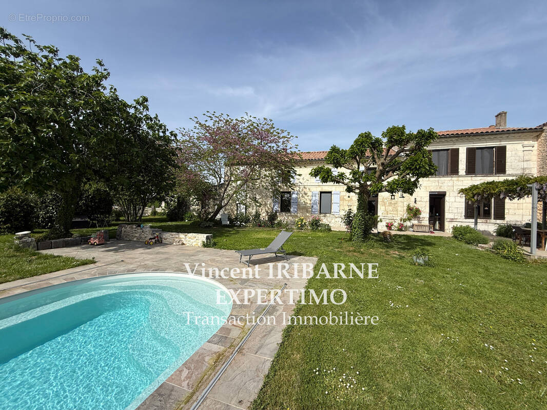 Maison à SAINTES
