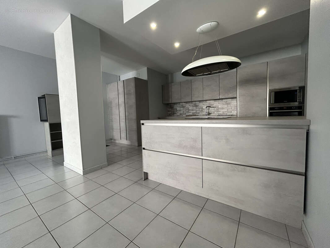 Appartement rénové au centre ville - photo 2