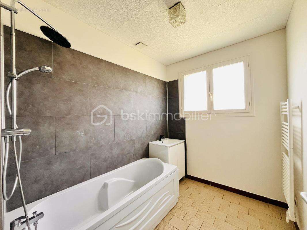 Maison 5 chambres, vie de plain-pied, sous-sol complet - photo 8