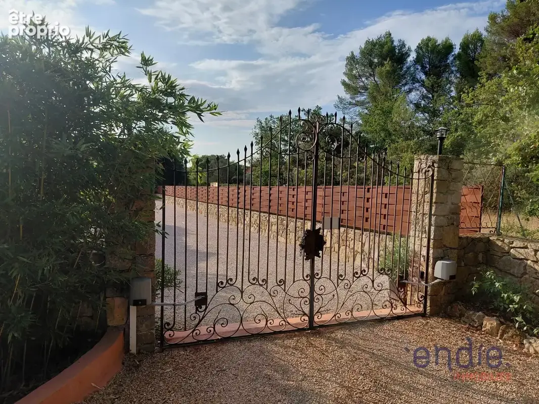 St Antonin du var villa plain pied 240 m² sur 1500  m² avec piscine - photo 18