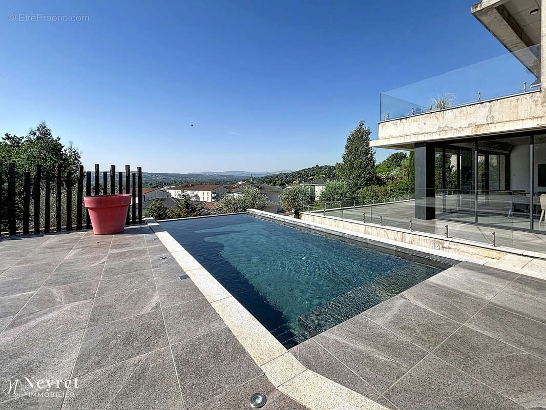 BIEN D'EXCEPTION!! Maison moderne de 228m2 habitables sur sous-sol complet terrain 3295m2 - photo 2