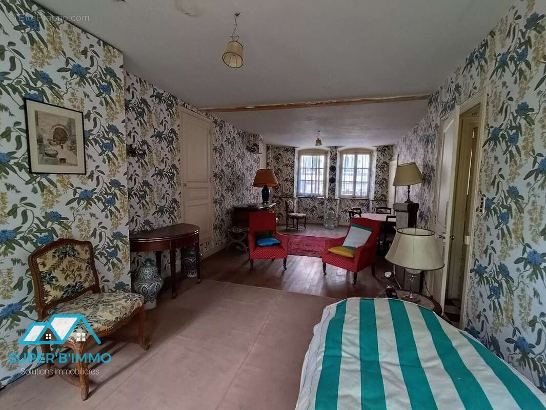 maison de bourg avec terrain et dépendances - photo 6