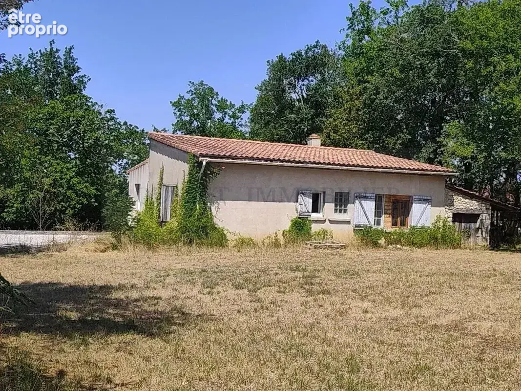 Propriété comprenant deux maisons d’habitation et une grange sur un terrain de de 6 ha environ. Situation dominante avec vue. - photo 5