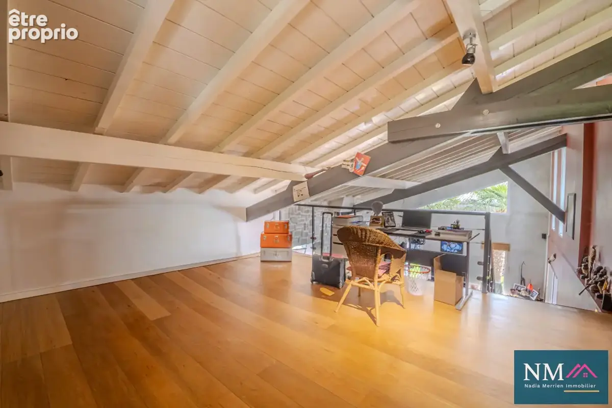 Urcuit , Maison familiale de 200 m² au calme, avec piscine et jardin clos de 1 000 m² - photo 12