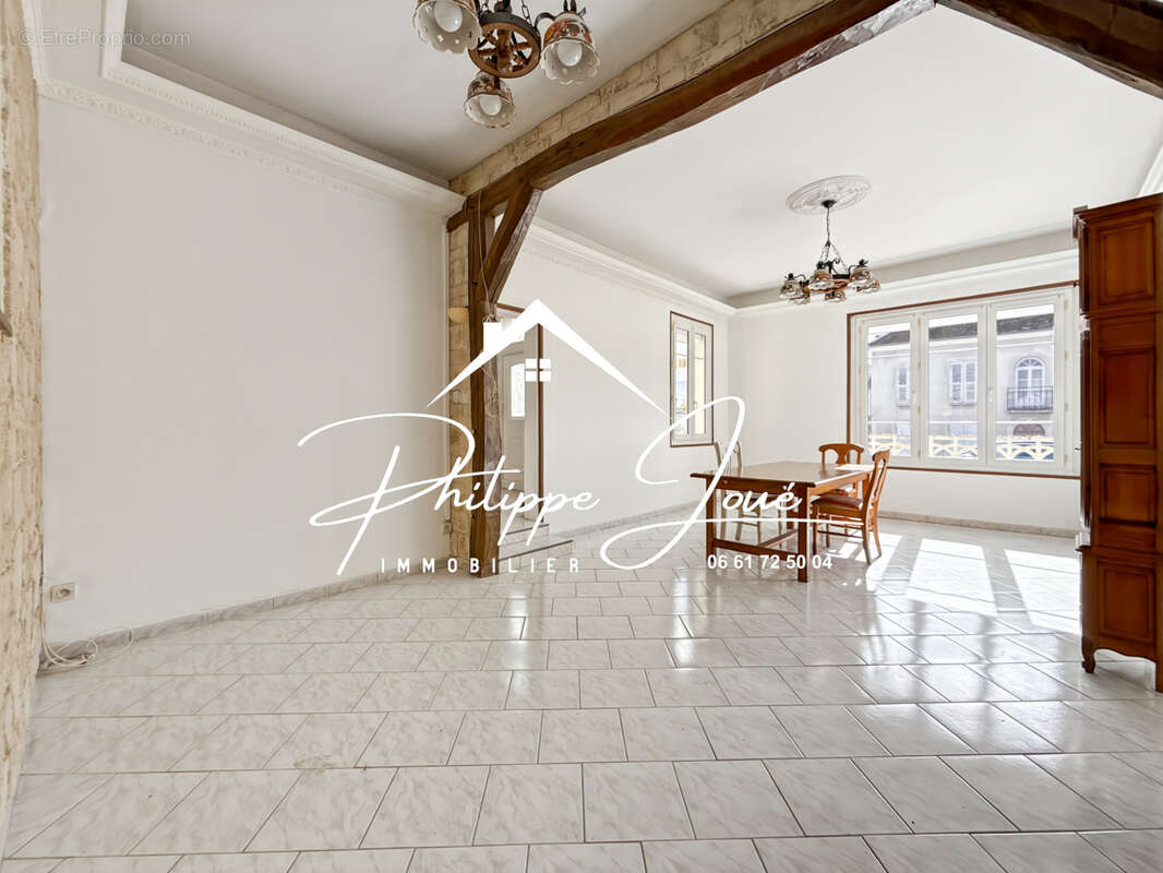 Maison à VILLENEUVE-L'ARCHEVEQUE