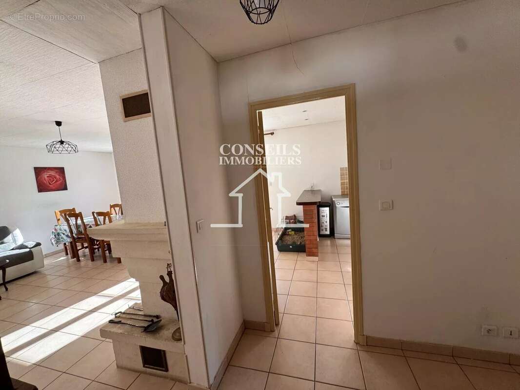 Maison à VILLENEUVE-SUR-YONNE