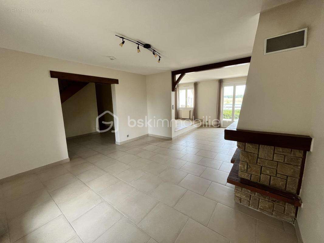 Propriété familiale de 156m² avec piscine, dépendances et vue dégagée sur la forêt des Bertranges - photo 6
