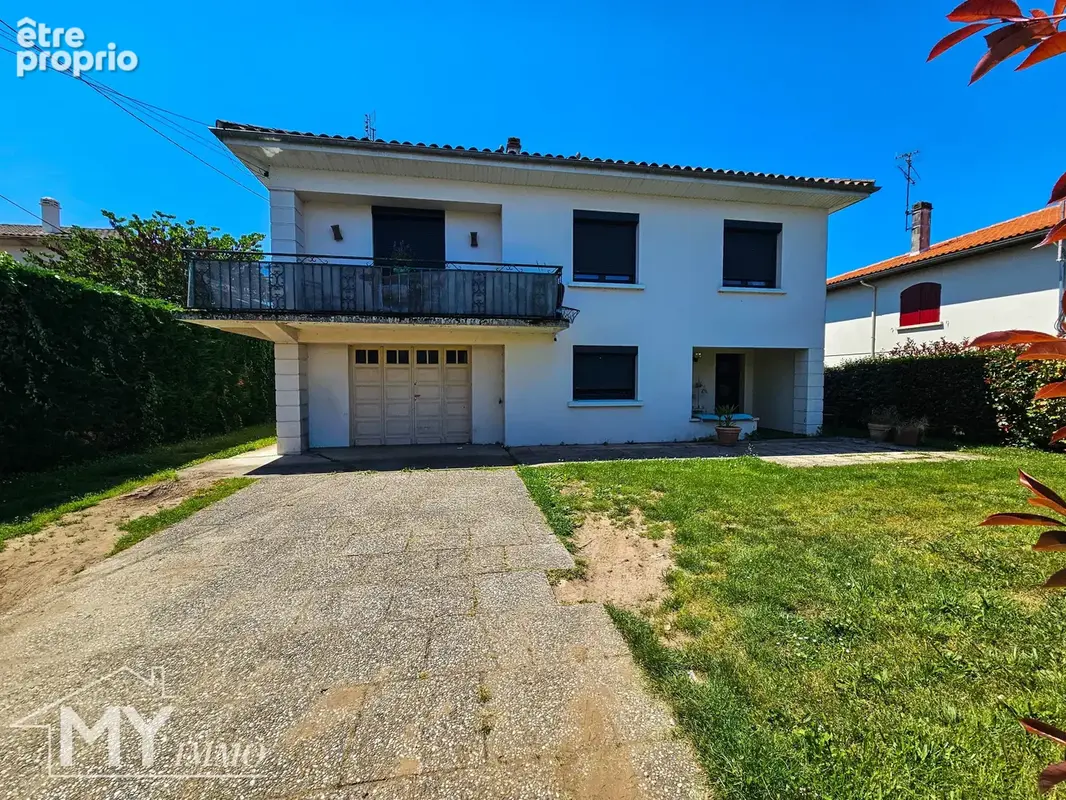 PINEUILH – Maison familiale avec piscine, spa et beaux espaces extérieurs - photo 18