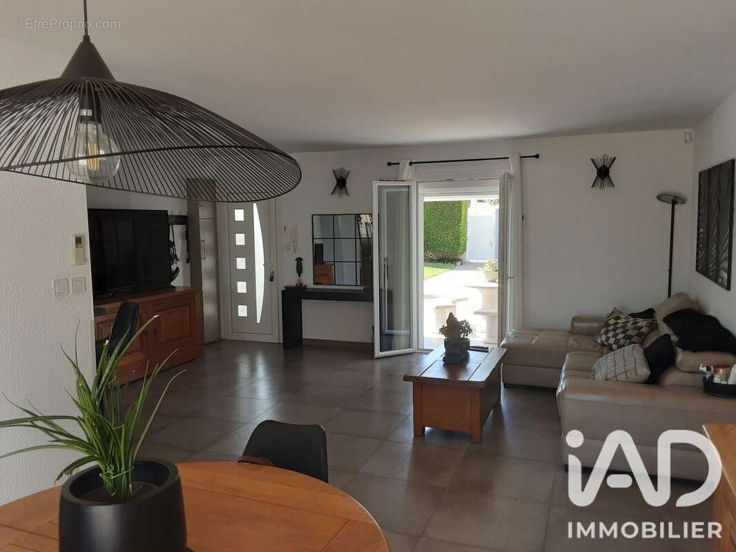 Photo 2 - Maison à ENSUES-LA-REDONNE