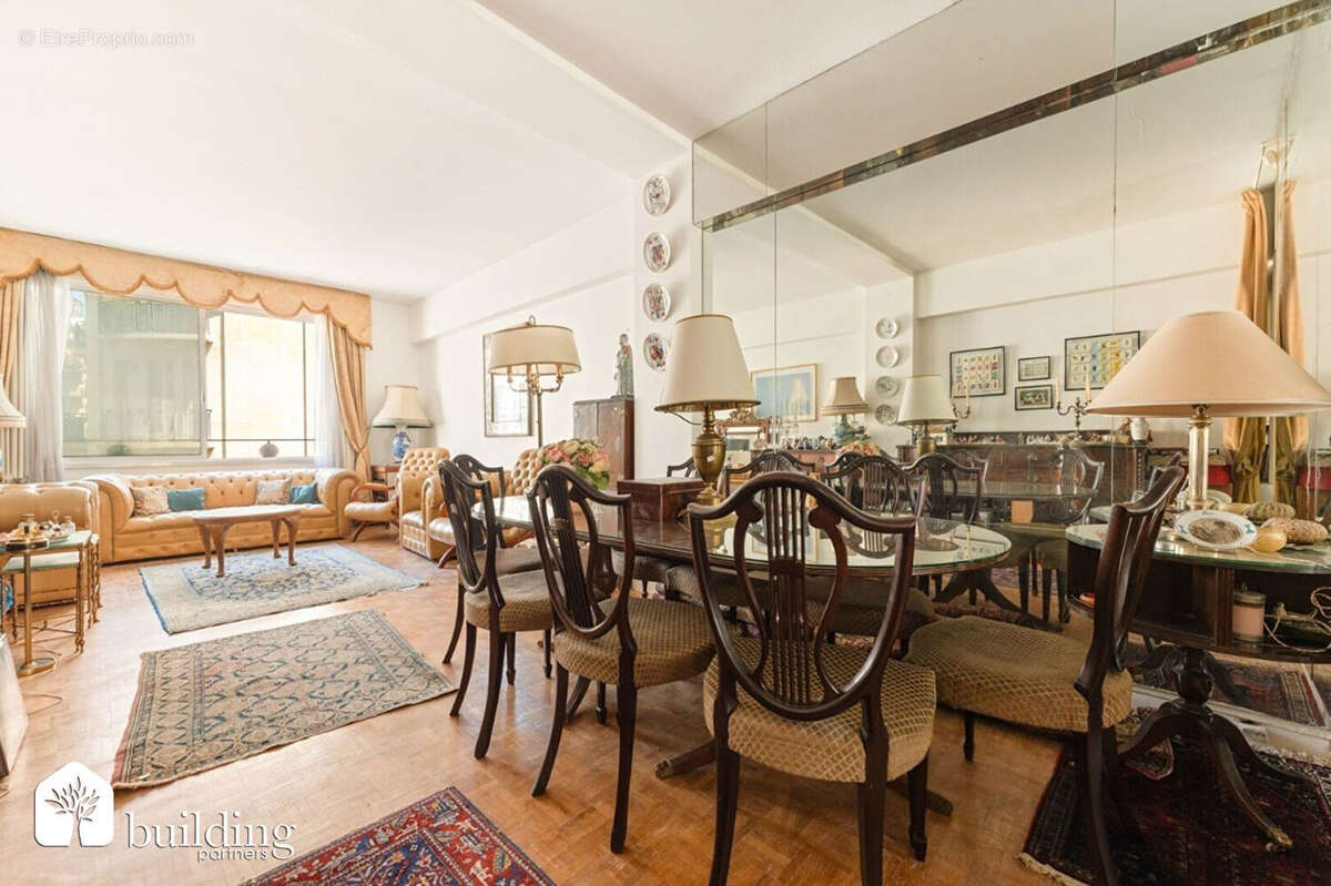 Appartement à PARIS-16E