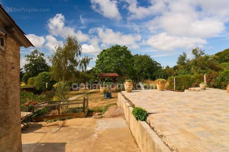 Maison à MAGNAC-LAVAL